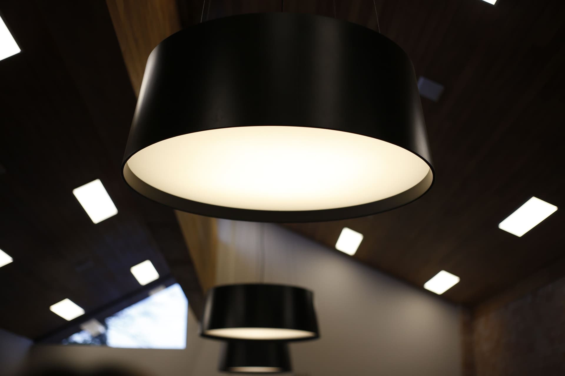Pendant lights and LED downlights in a modern interior